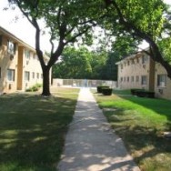NW Milwaukee Rivercourt Apartments courtyard 11