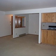 Pewaukee Willow Grove Apartments living room & kitchen