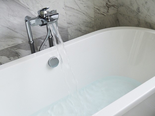 How To Clean A Stained Bathtub Decker, How To Clean Discolored Bathtub